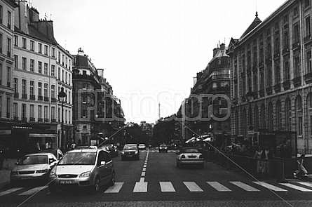 street traffic in Paris