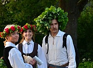 traditional Latvian clothing