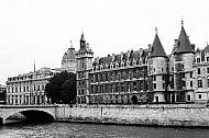 Conciergerie in Paris France