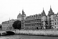 Conciergerie in Paris France